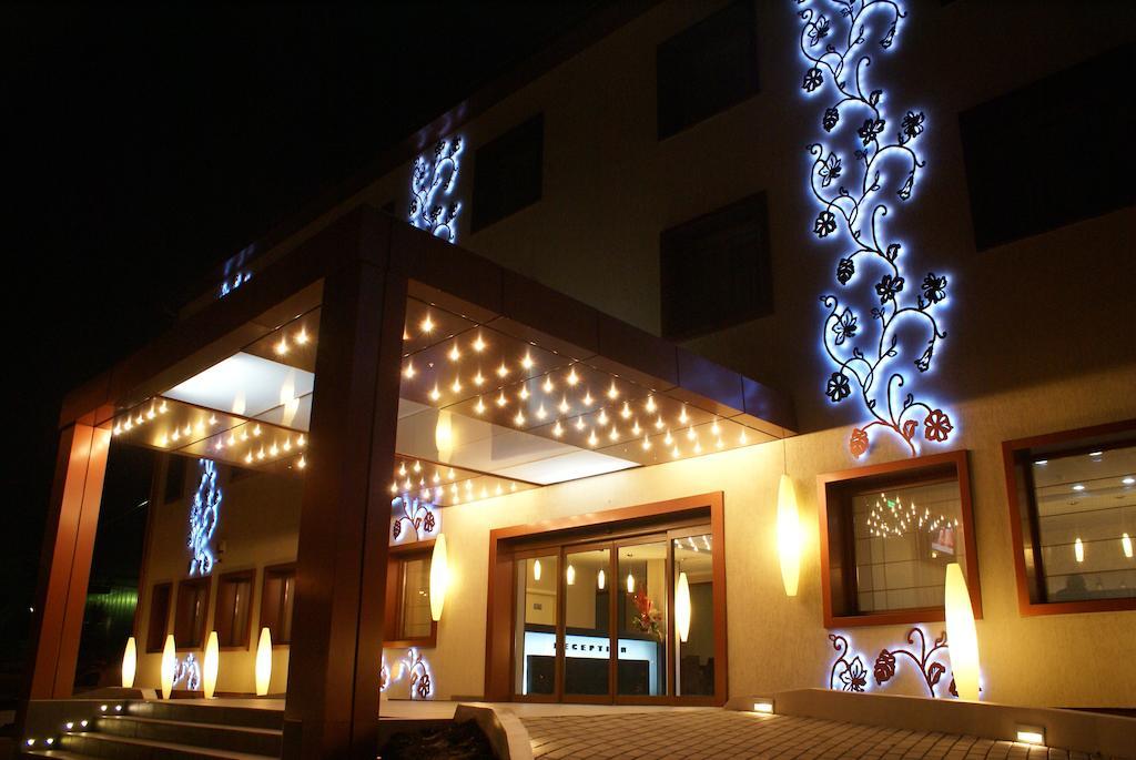 Hotel Arena Târgu-Mureş Exterior foto